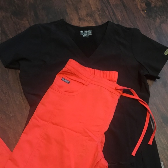 Women's Scrubs (NEW) Bundle: $70 or $10/item - Picture 2 of 5